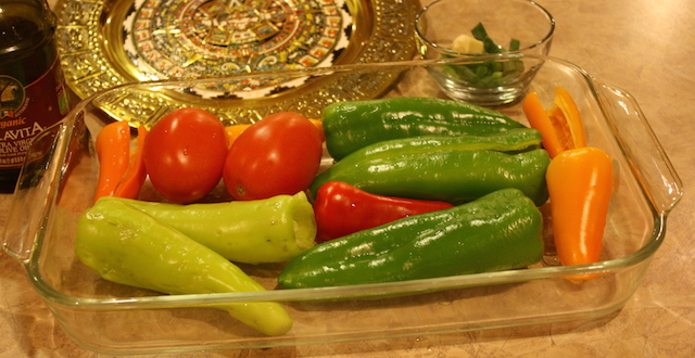 Peppers in glas pan read to roast