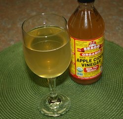 Apple cider vinegar, water, and honey helps relieve pain
