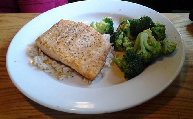 A lovely fish fillet dinner with steamed broccoli