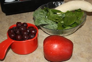 grapes, apples, spinach and kale to make a tasty smoothie